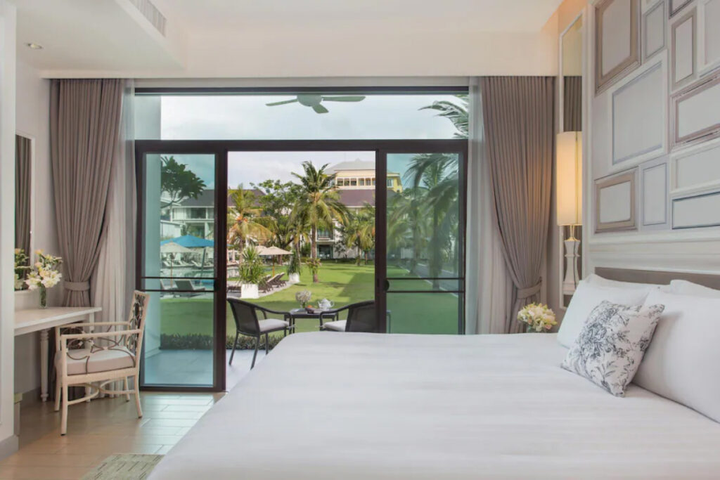 U Sathorn Bangkok room cozy and quiet boutique hotel interior