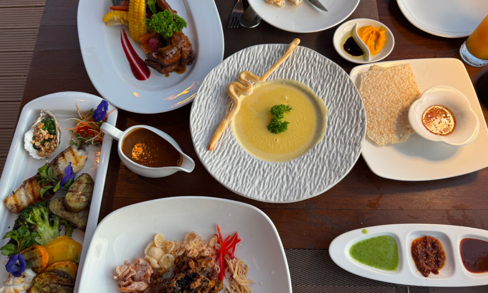Breakfast buffet with Vietnamese dishes and fresh seafood at L'Alya Ninh Van Bay restaurant